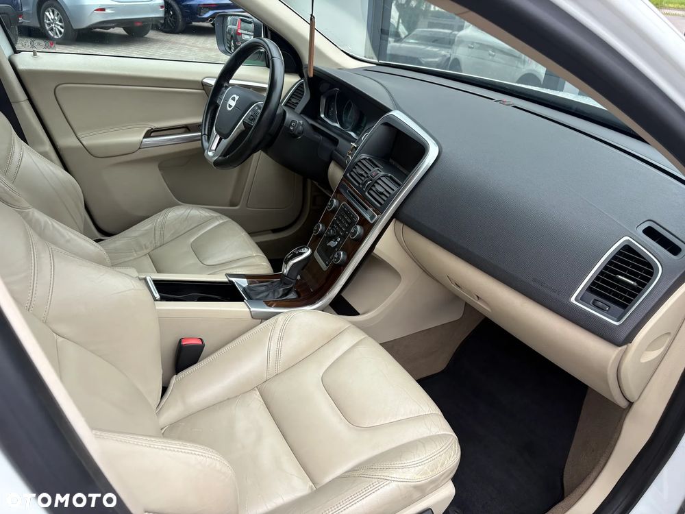 Volvo XC 60 2.4D AWD Summum - 24
