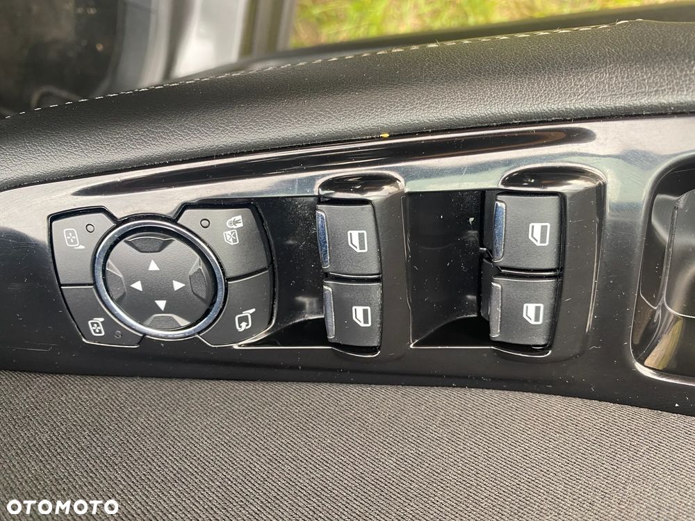 Ford S-Max 2.0 TDCi Titanium PowerShift - 32