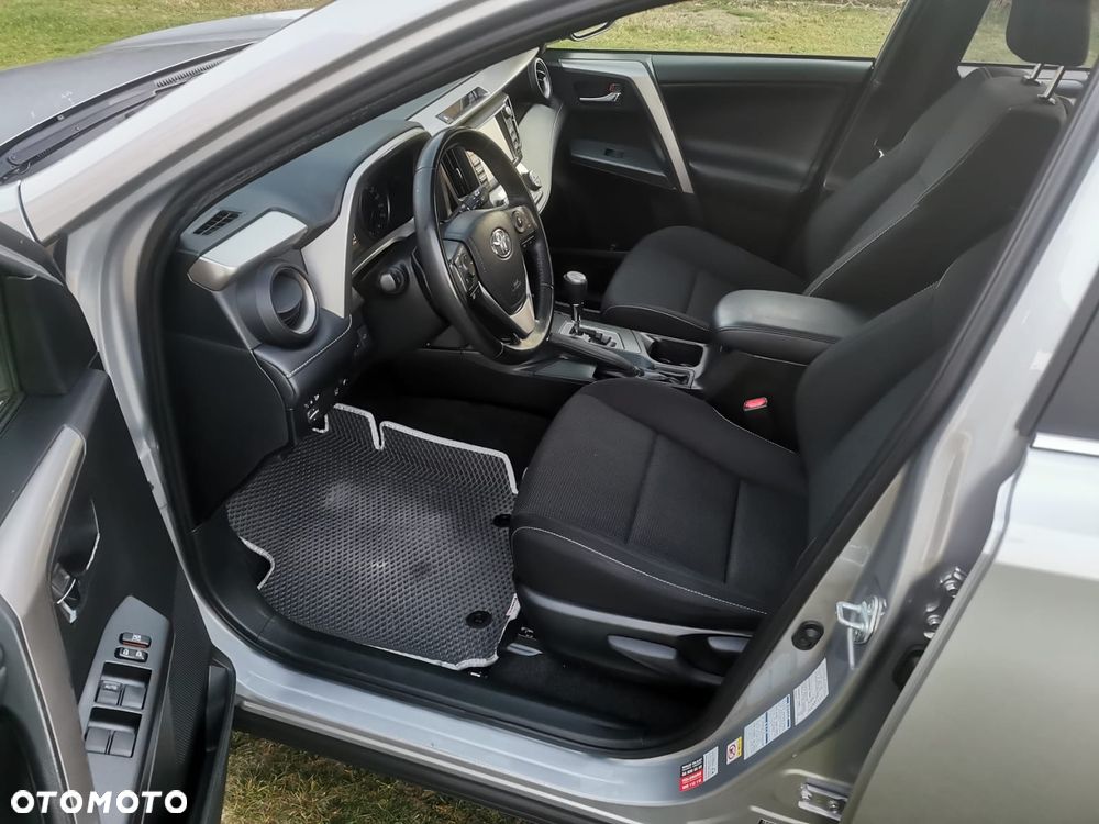 Toyota RAV4 - 6