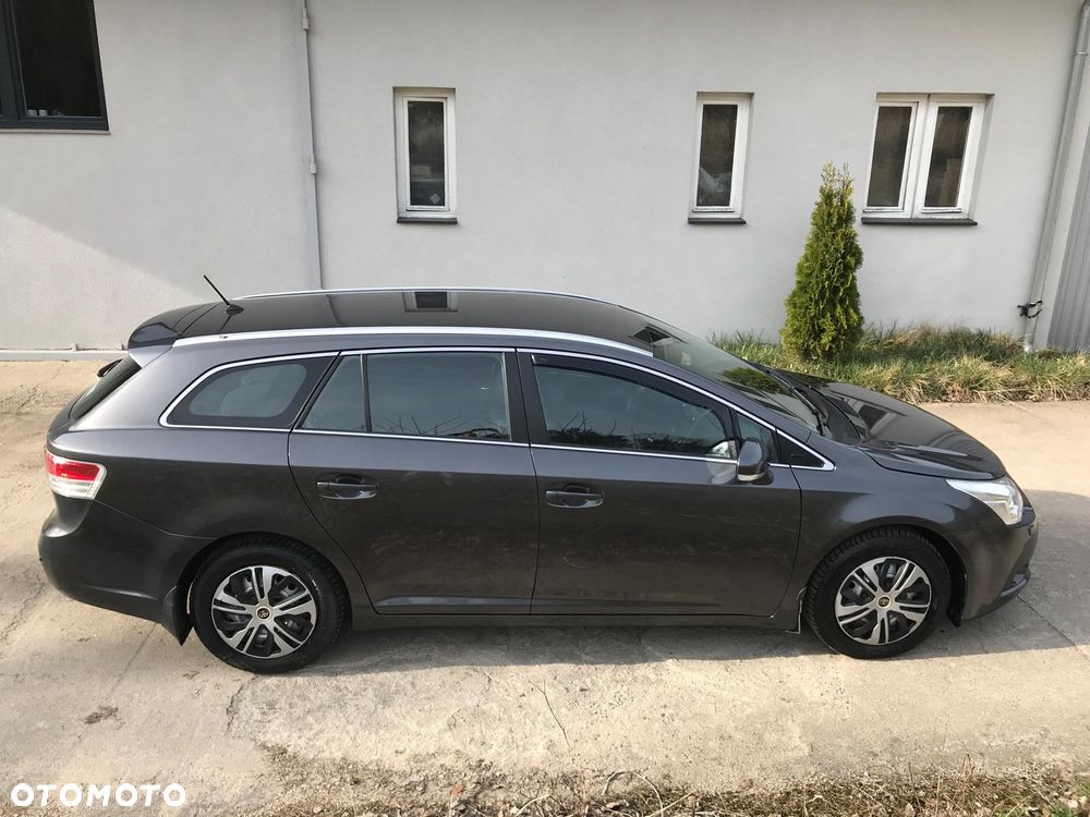 Toyota Avensis - 6