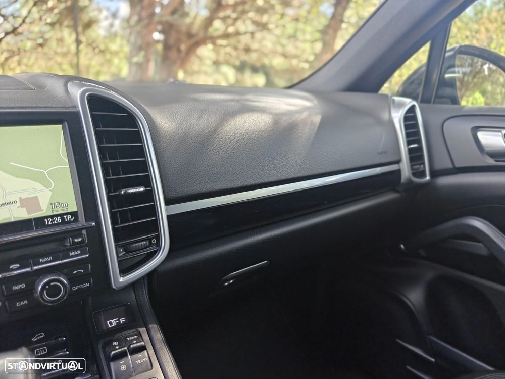 Porsche Cayenne Platinum Edition - 42
