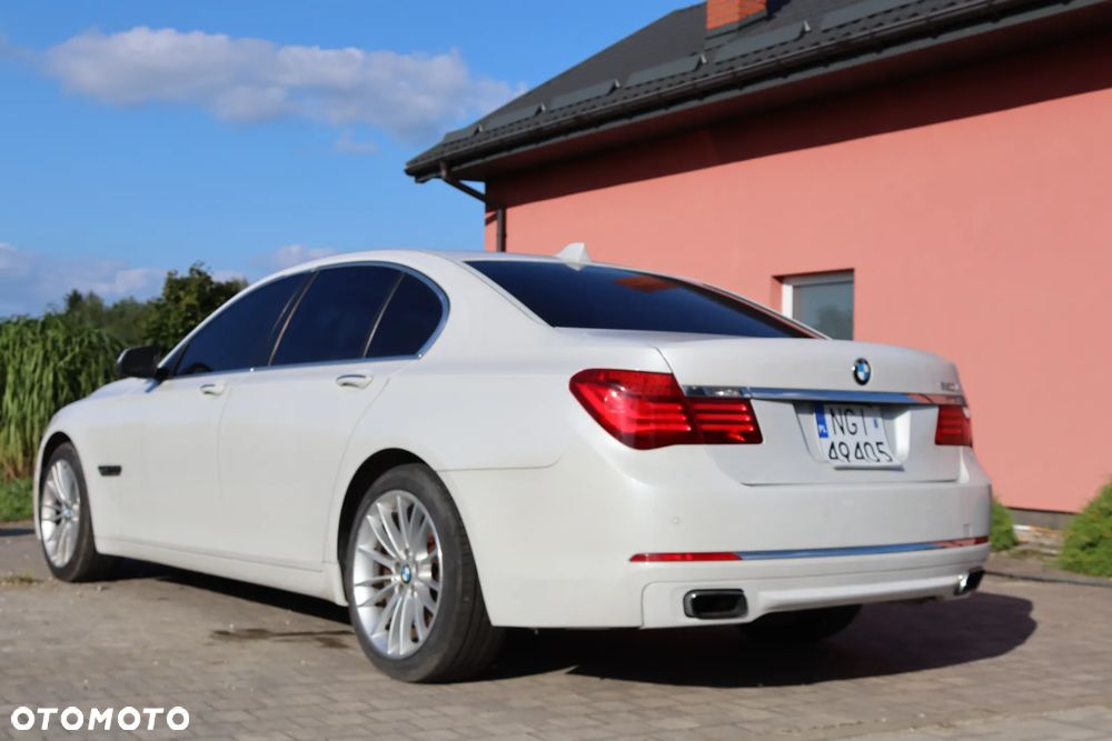 BMW Seria 7 750i - 10