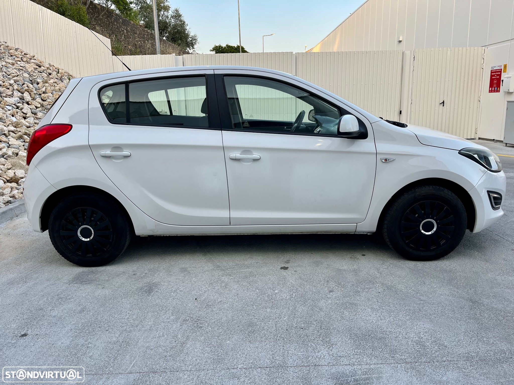 Hyundai i20 1.1 CRDi Urban - 21