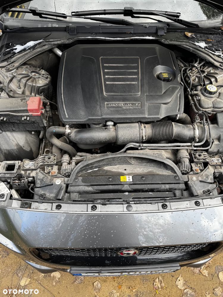 Jaguar XE 2.0 T R-Sport - 13