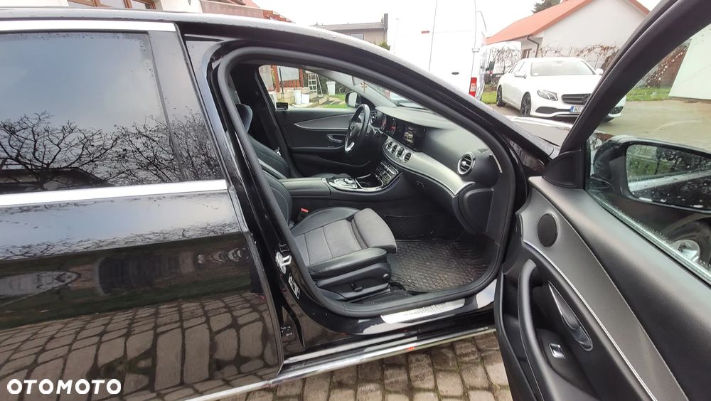 Mercedes-Benz Klasa E 220 d 9G-TRONIC - 11