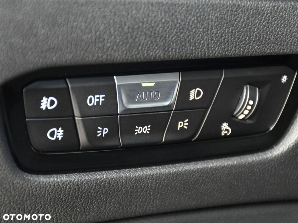 BMW Seria 3 318d Sport Line - 26