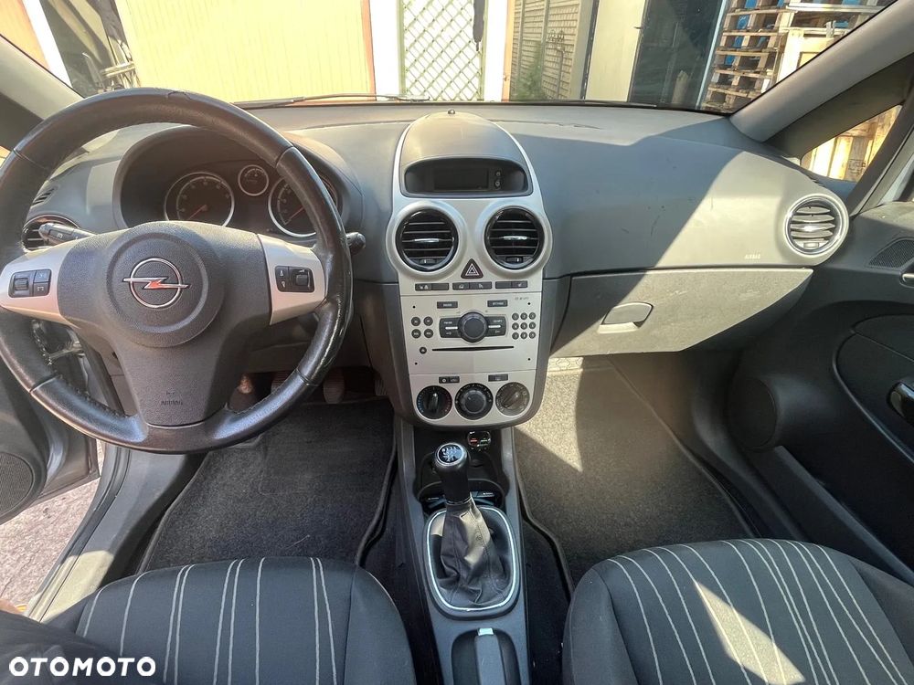 Opel Corsa 1.2 16V Cosmo - 11