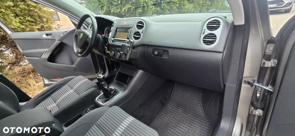 Volkswagen Tiguan 2.0 TDI DPF BlueMotion Technology Exclusive - 37