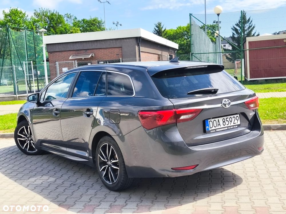 Toyota Avensis Touring Sports 2.0 D-4D Executive - 19