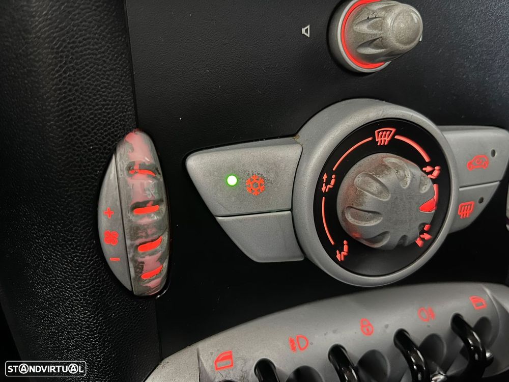 MINI 3 Portas Cooper D - 19