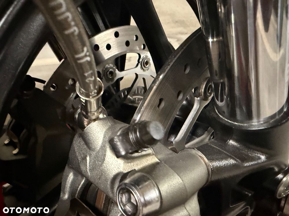 Triumph Street Triple - 22