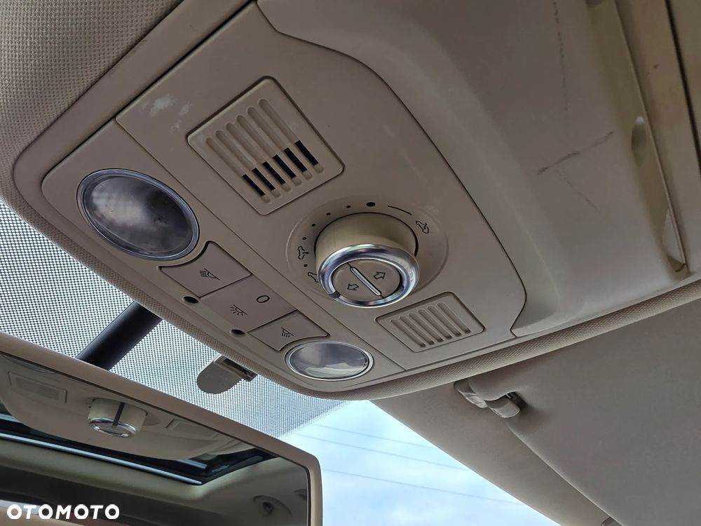 Volkswagen Touran 1.6 TDI DPF Highline DSG - 36