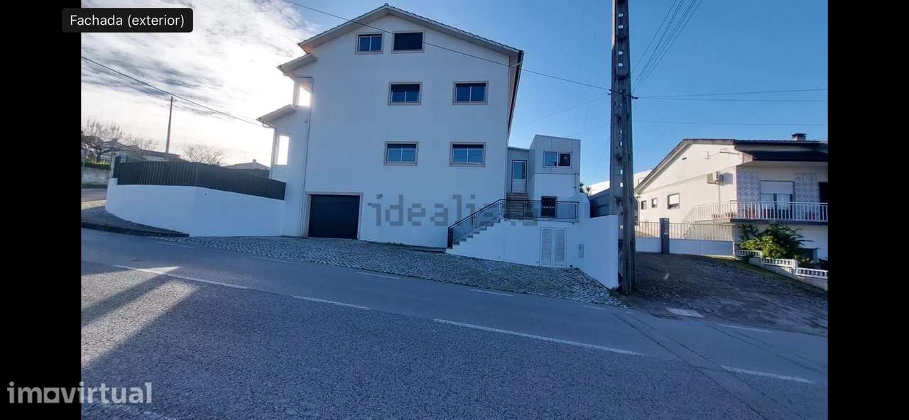 Moradia T5 com 4 casas de banho e garagem - Grande imagem: 3/38