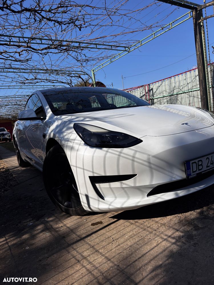 Tesla Model 3 - 3