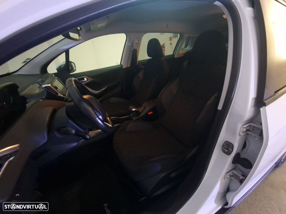 Peugeot 2008 1.6 BlueHDi Style - 25