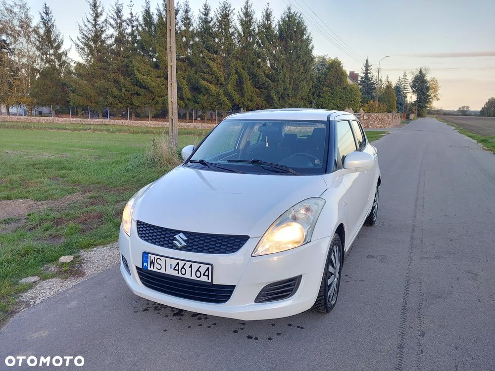 Suzuki Swift 2012 photo 2
