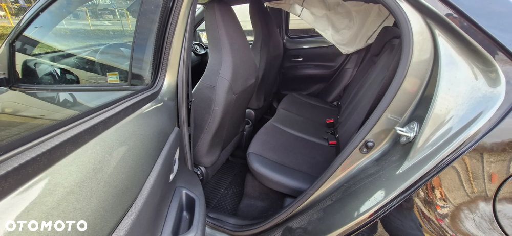 Toyota Aygo X 1.0 VVT-i Executive CVT - 32