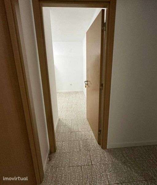 Armazém/loja ao nível de cave - Grande imagem: 3/3