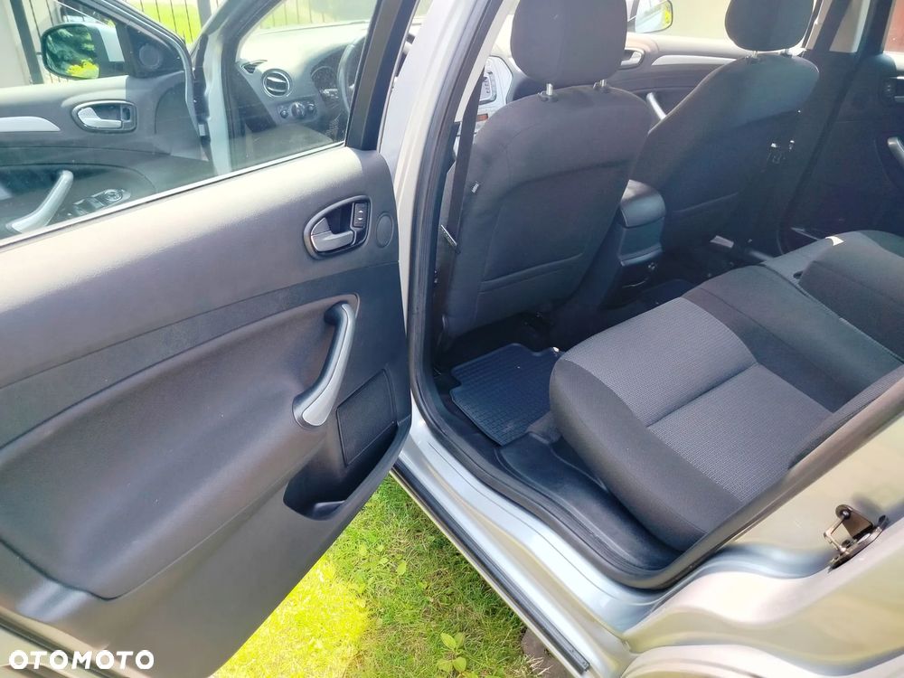 Ford Mondeo 1.6 Ghia X - 27