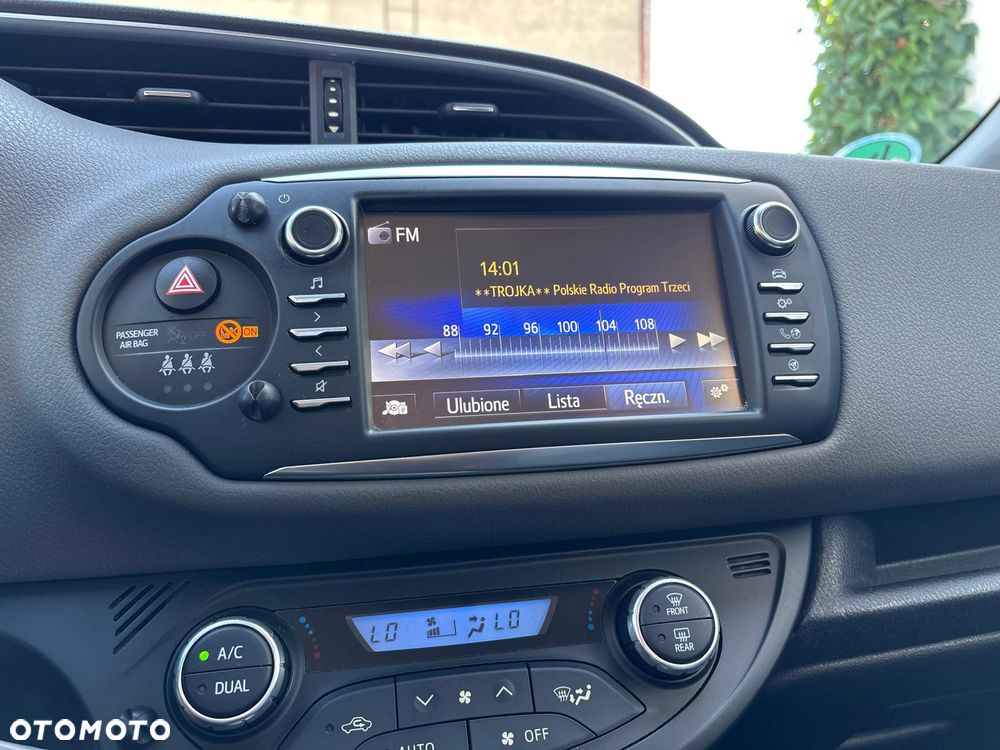 Toyota Yaris Hybrid 100 Premium - 19
