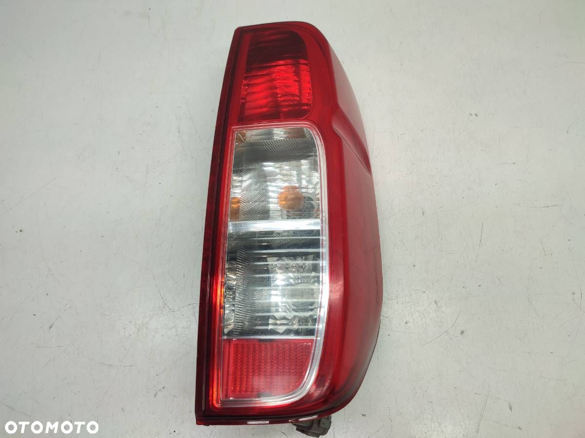 LAMPA TYL TYLNA PRAWA W BŁOTNIK NISSAN NAVARA III D40 EUROPA - 1