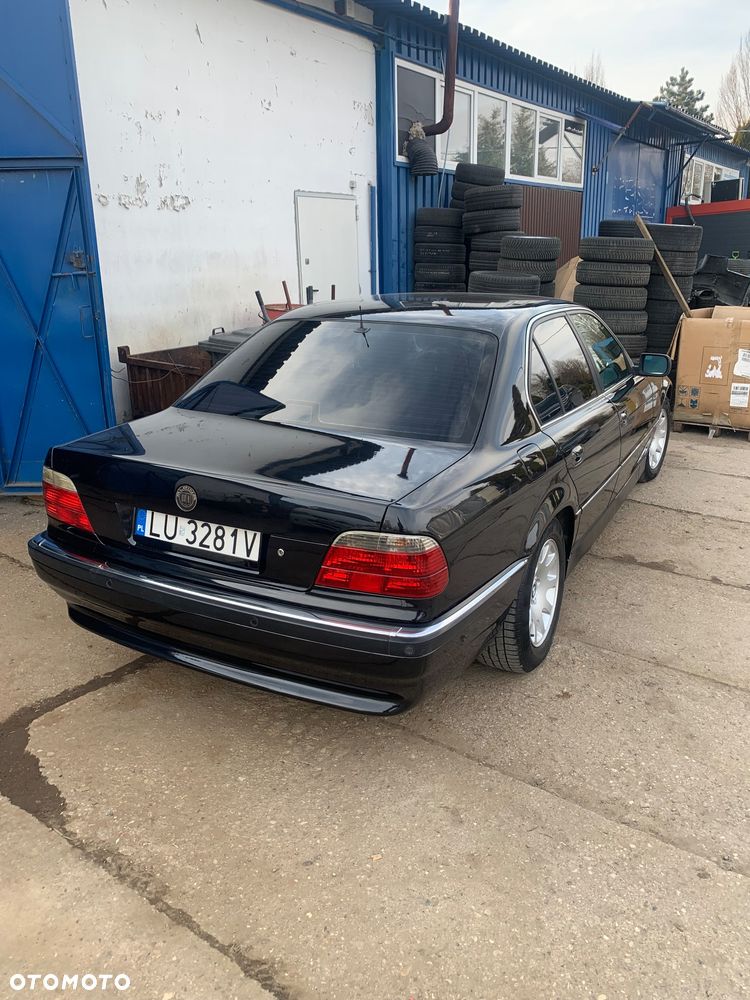 BMW Seria 7 735i - 22