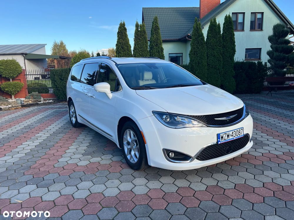 Chrysler Pacifica - 3