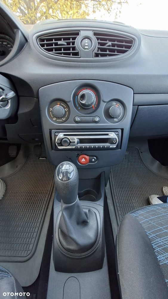 Renault Clio - 30