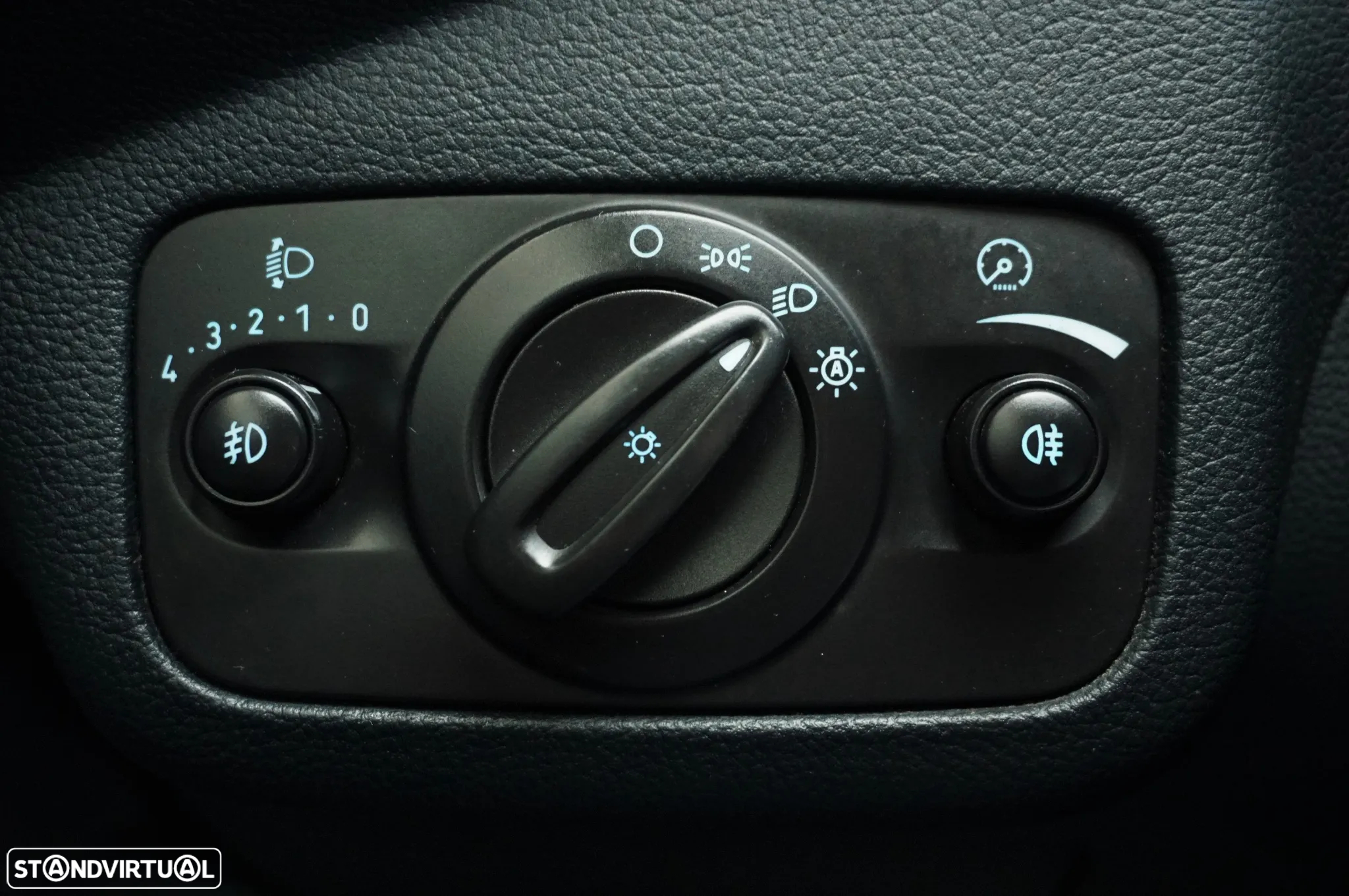Ford C-Max 1.6 TDCi Titanium - 25