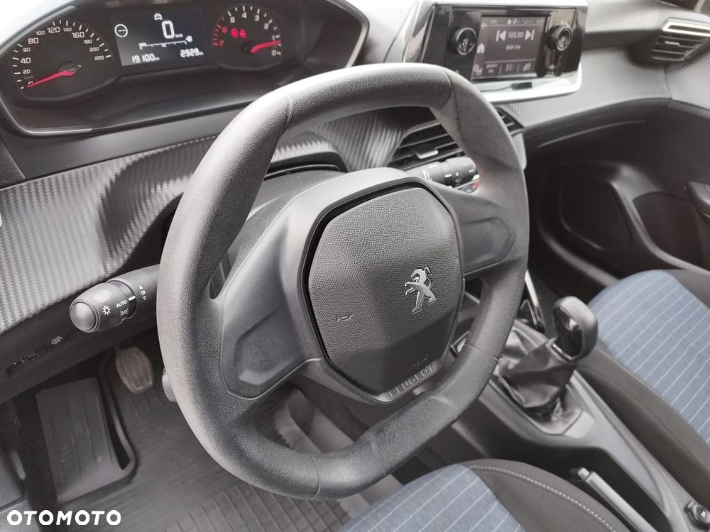Peugeot 208 - 17