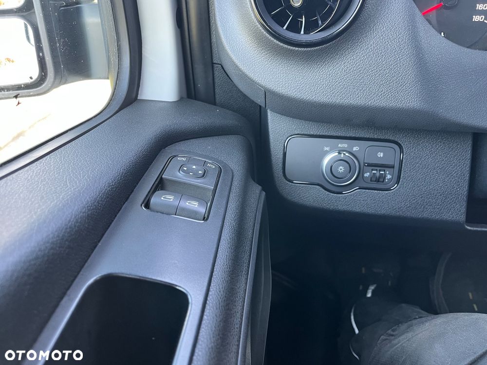 Mercedes-Benz Sprinter - 11