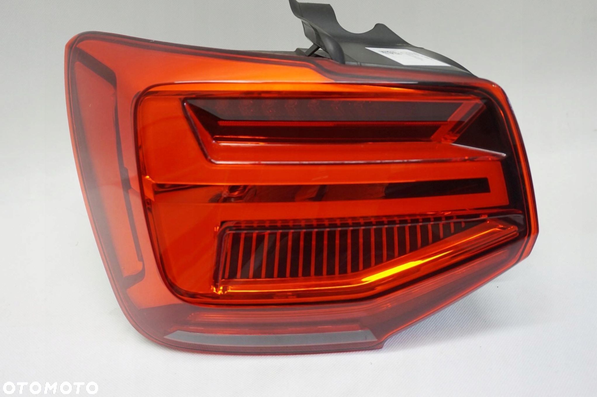LAMPA LEWA TYLNA LED AUDI Q2 81A 81A945091C - 1