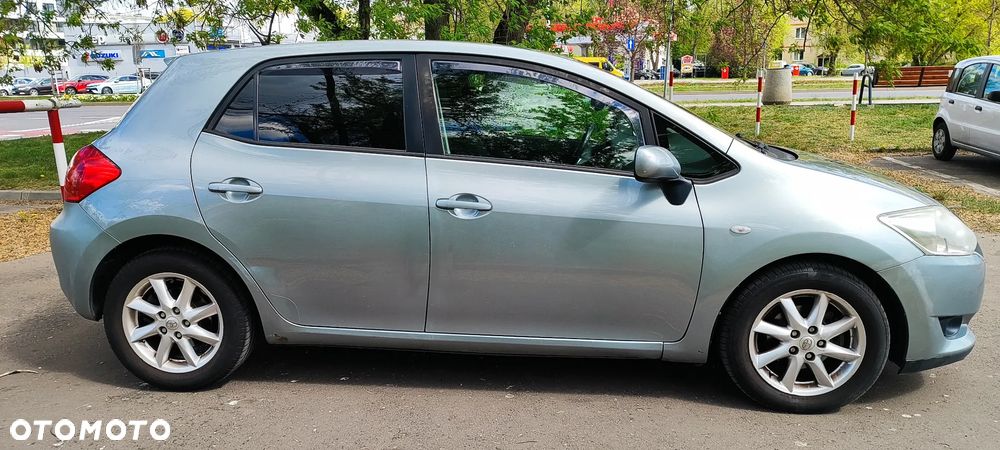 Toyota Auris 1.4 D-4D Premium - 3