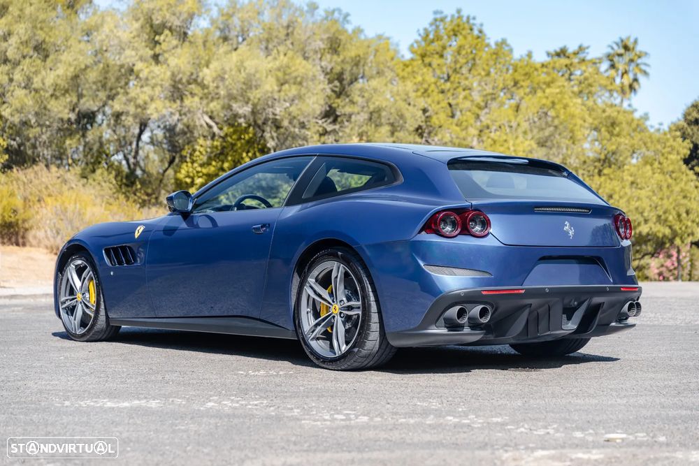 Ferrari GTC4 Lusso - 4