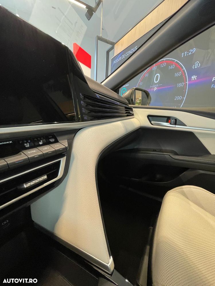 Toyota Camry 2.5 HEV Executive - 22