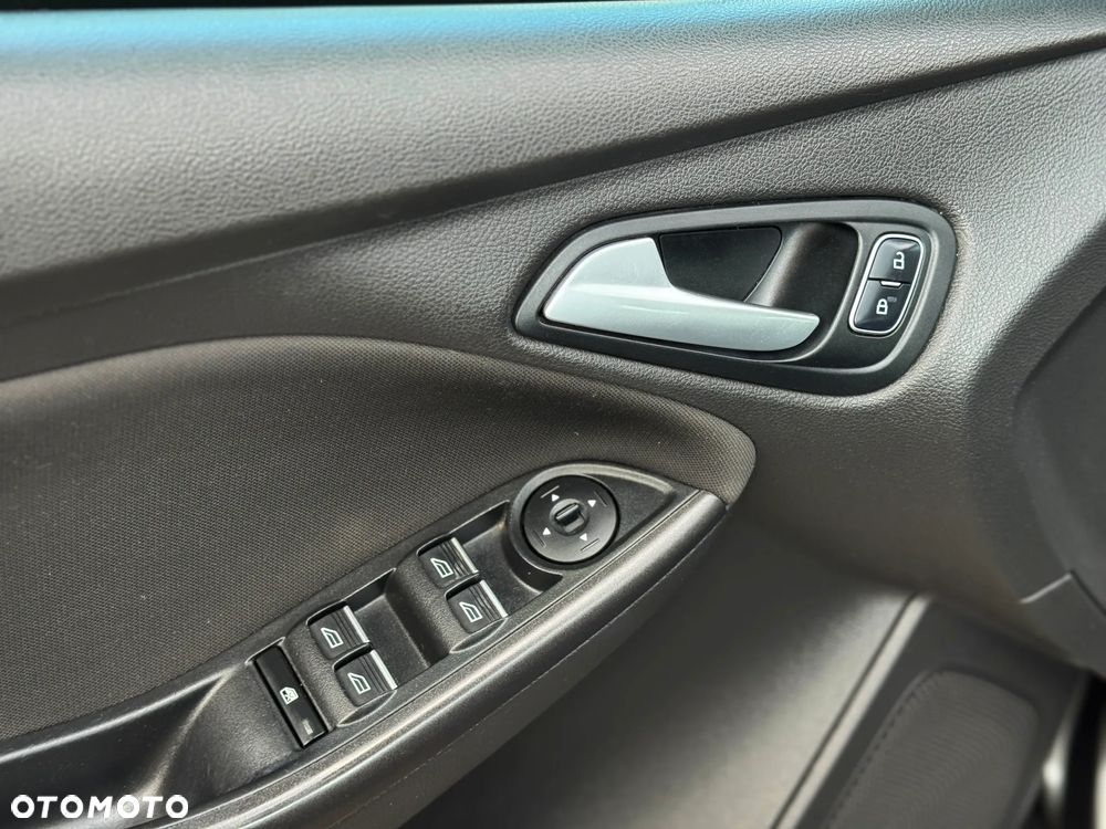 Ford Focus 1.6 Titanium - 22