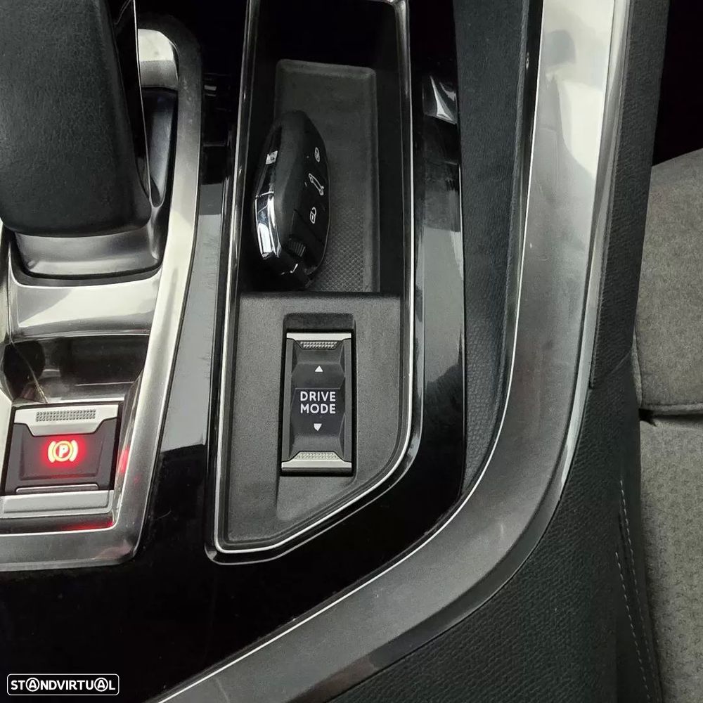 Peugeot 3008 1.6 Hybrid GT e-EAT8 - 32