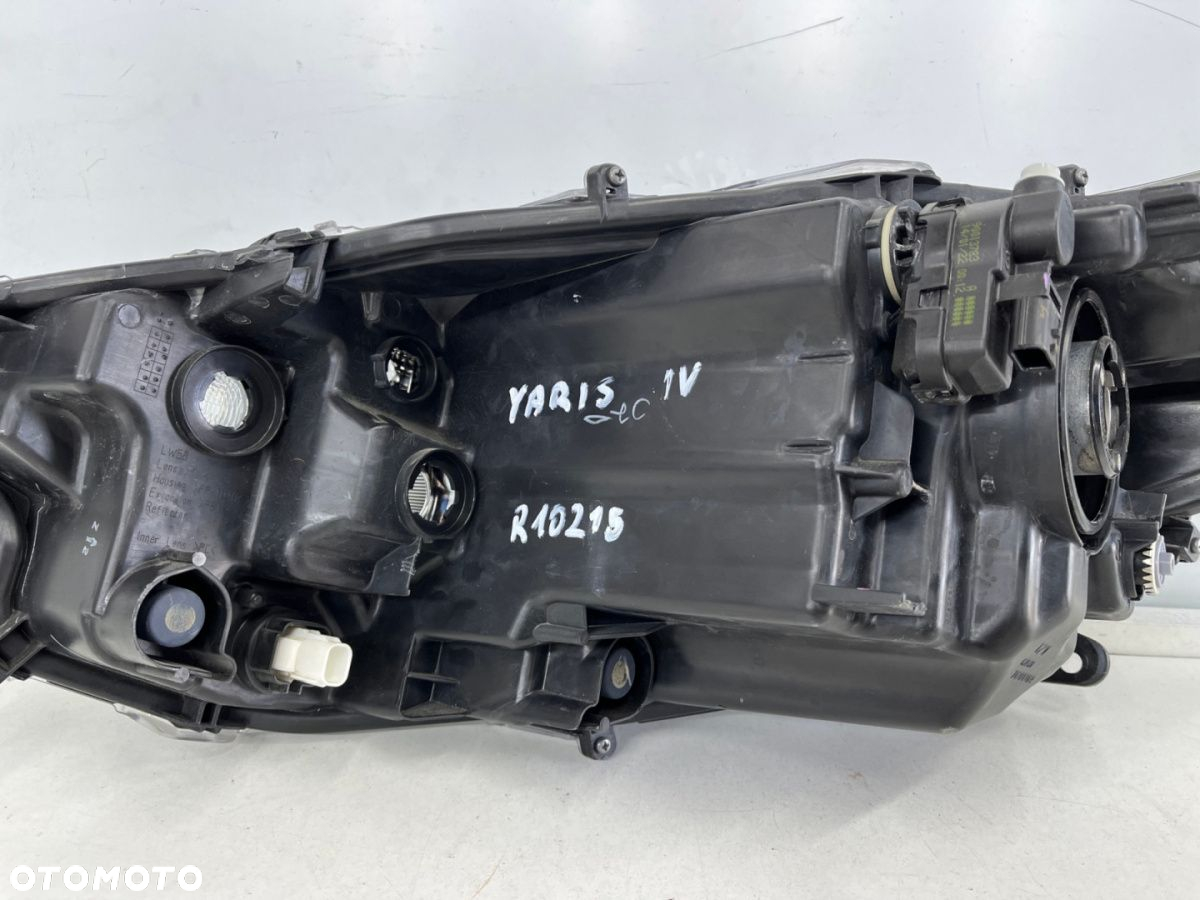 Lampa reflektor Toyota Yaris IV 4 19r.-> prawa przednia oryginał - 14