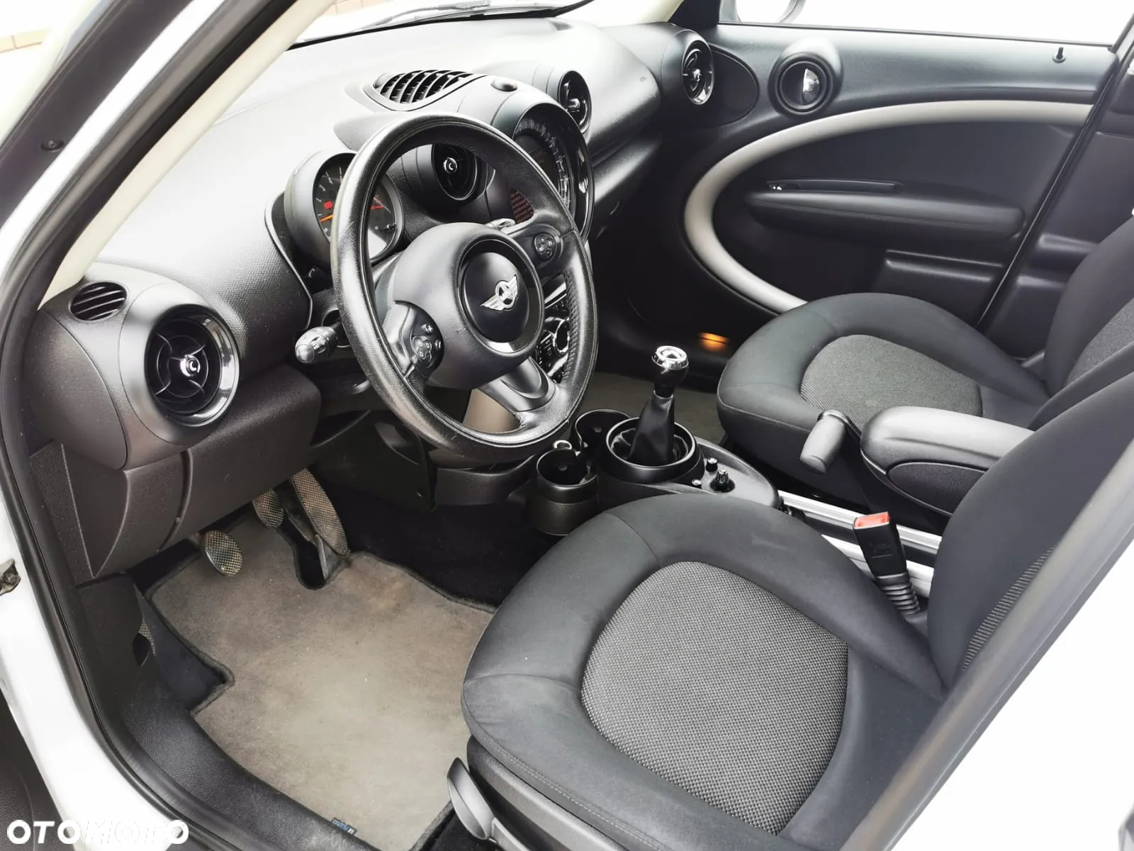MINI Cooper Standard - 12