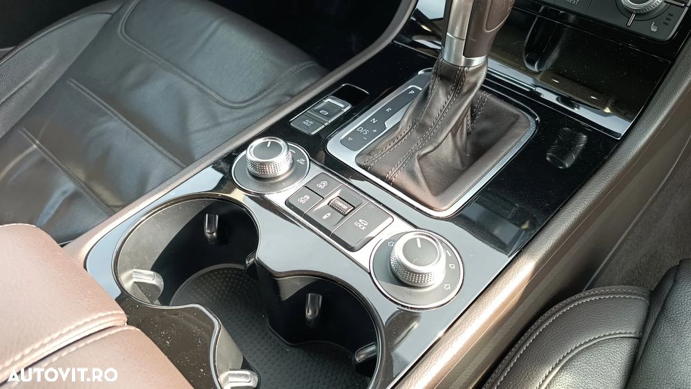 Volkswagen Touareg V6 TDI BMT Supreme Plus - 28