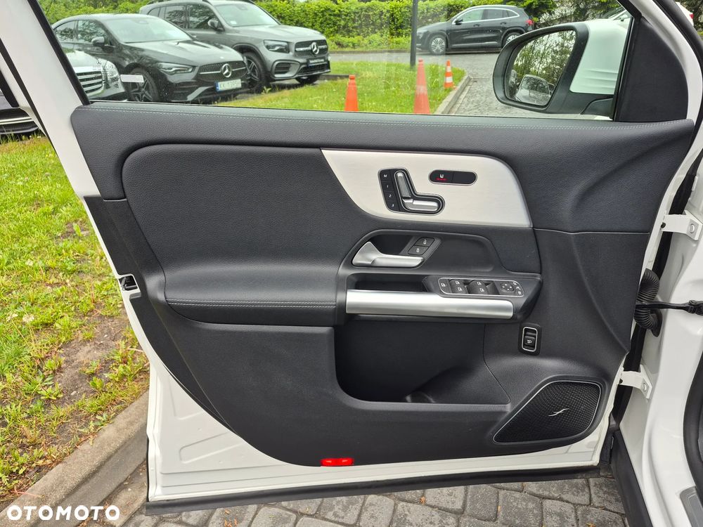 Mercedes-Benz EQA 300 4Matic - 17