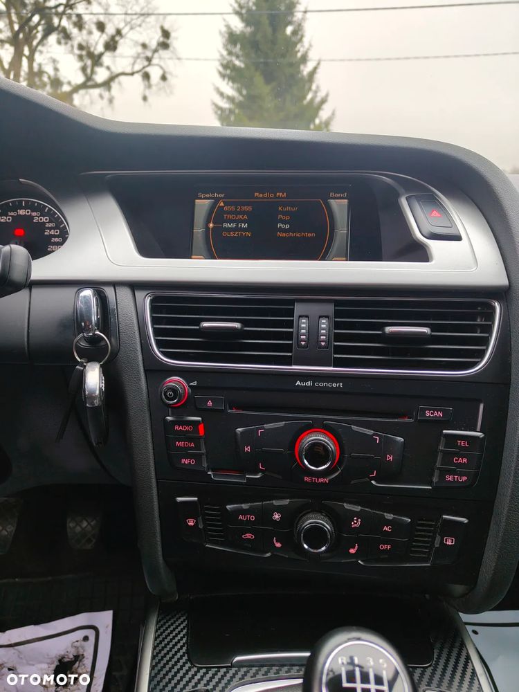 Audi A4 Limousine - 14