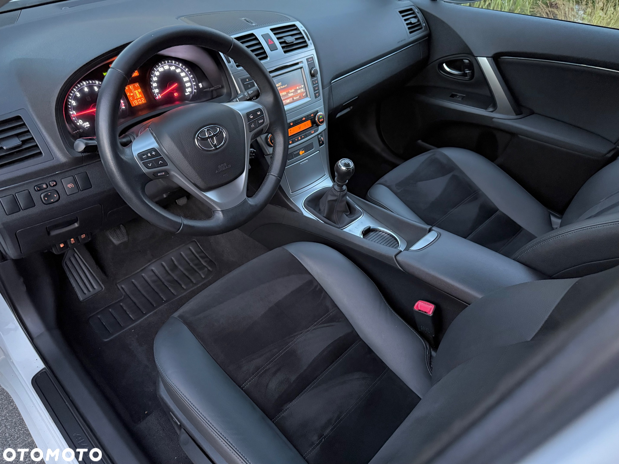 Toyota Avensis Combi 1.8 Edition - 18