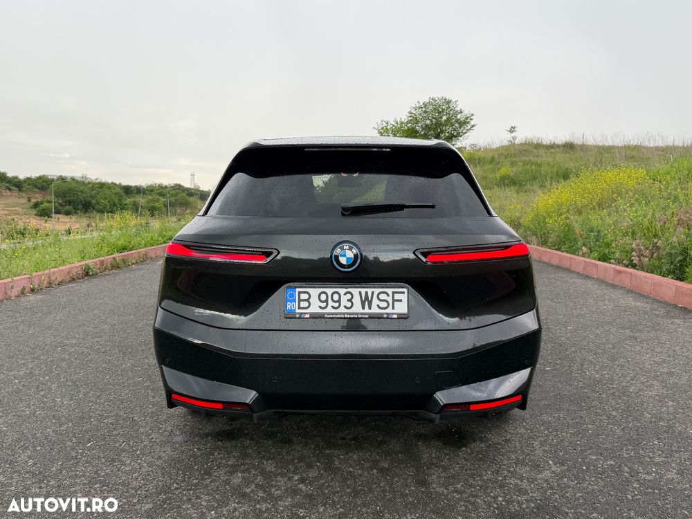 BMW iX - 8
