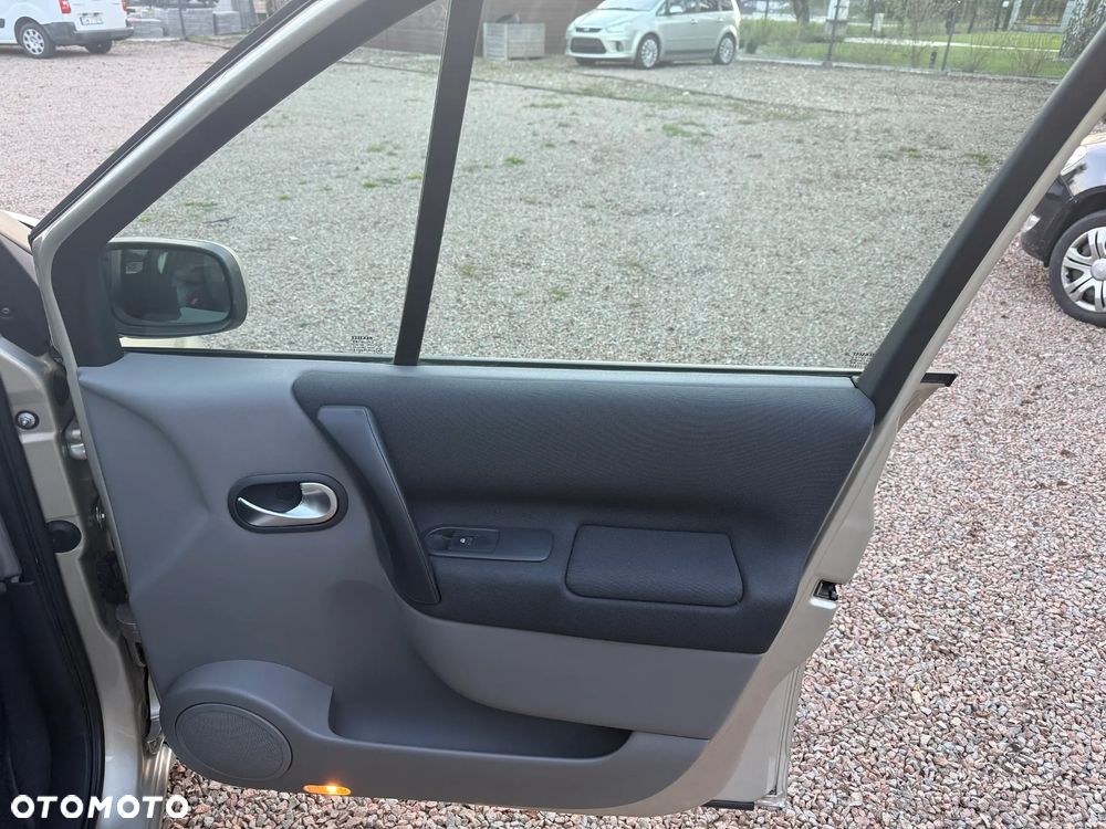 Renault Scenic 1.6 16V Expression - 13