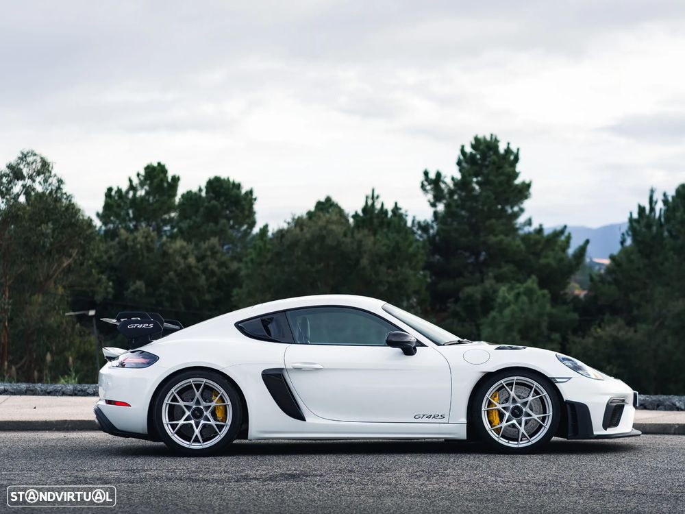 Porsche 718 Cayman GT4 RS - 9