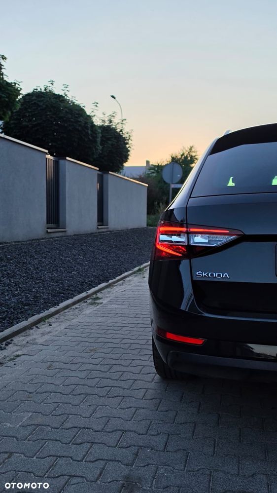 Skoda Superb 2.0 TDI DSG Premium Edition - 10