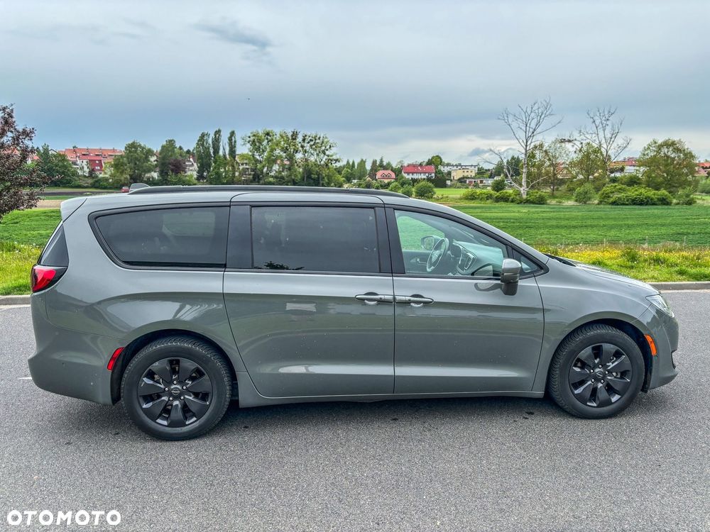 Chrysler Pacifica - 23