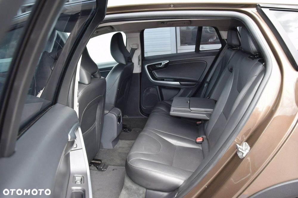 Volvo V60 Cross Country D3 Drive-E Summum - 32