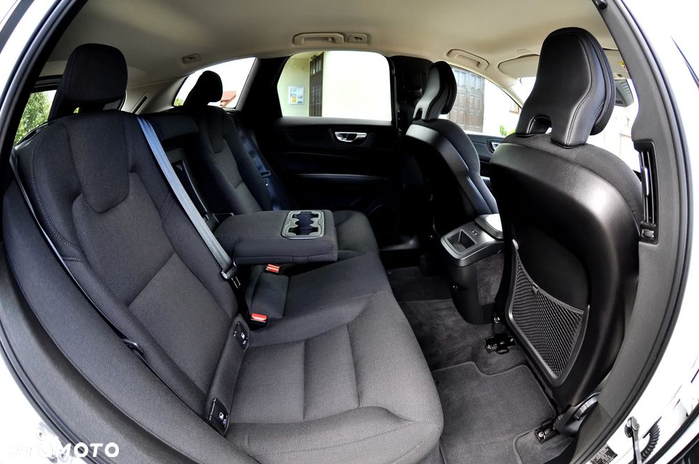 Volvo XC 60 B4 B Geartronic Momentum Pro - 20